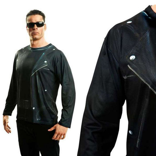 En man med mörka solglasögon och en allvarlig min bär ett svart långärmat party-outfit med ett realistiskt tryck av en skinnjacka, vilket ger honom en actionhjälte-look.