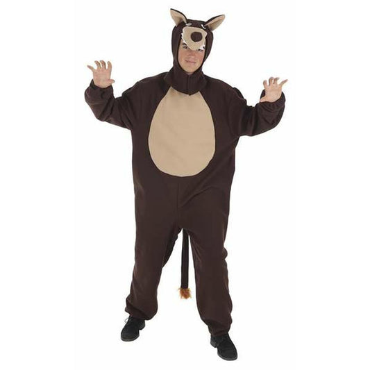 En man poserar i en komplett och mysig, brun varg-jumpsuit med en stor huva med vargansikte och öron.