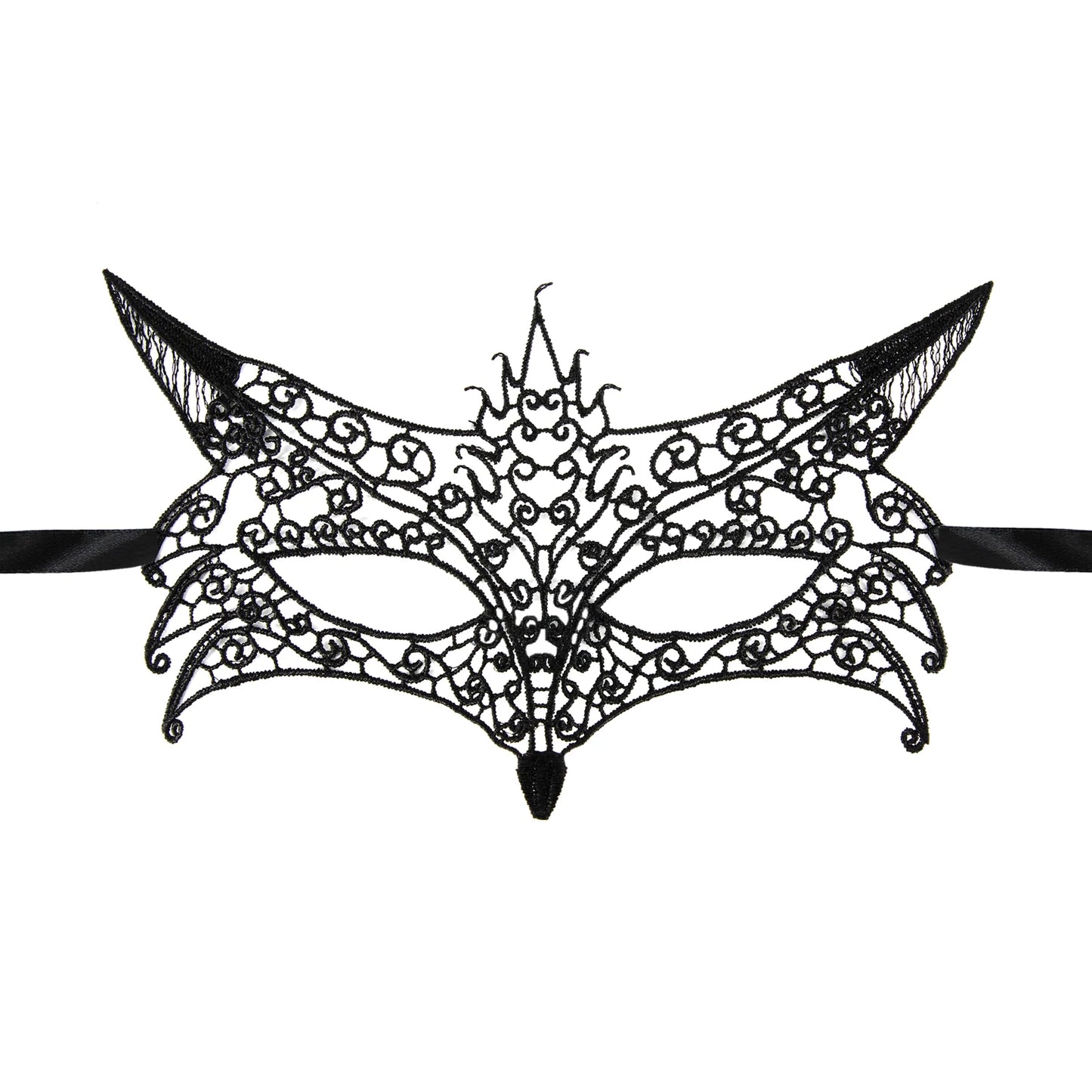 En detaljerad svart ögonmask i spets formad som ett rävansikte med spetsiga öron och svarta knytband mot en vit bakgrund.