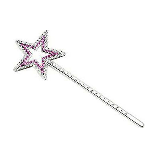Närbild av ett silverfärgat trollspö med stjärna dekorerad med rosa och vita glittrande stenar, liggande mot vit bakgrund.