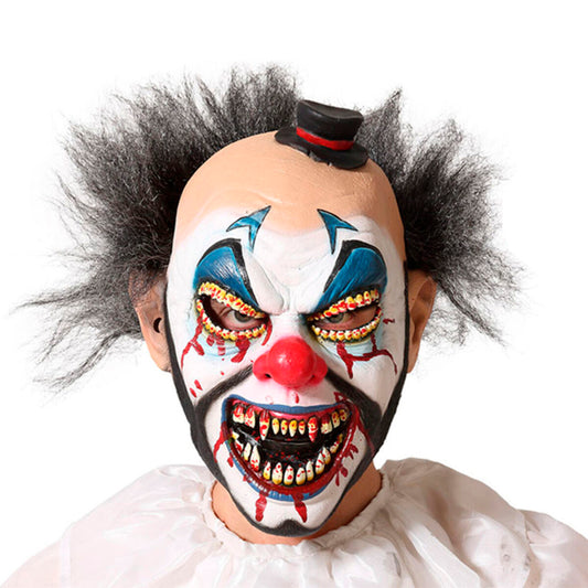 Närbild på en skrämmande vampyrclownmask med blodiga huggtänder och groteska munnar som ögon, perfekt för läskig Halloweenutklädnad.