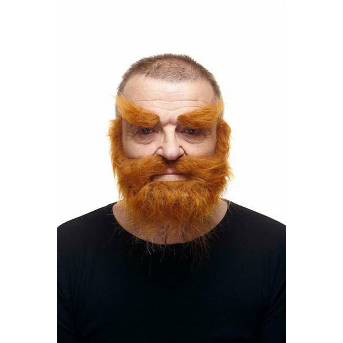 Man med mycket tjockt, buskigt, orange färgat lösskägg och matchande ögonbryn fäst i ansiktet.