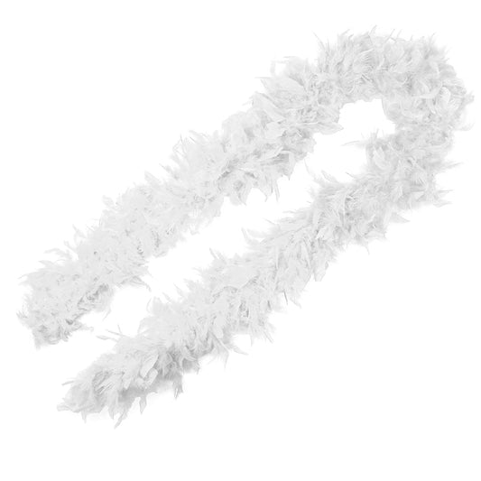 En lång, fluffig och elegant vit fjäderboa, draperad för en tidlös och glamourös fest- eller maskeradstil.